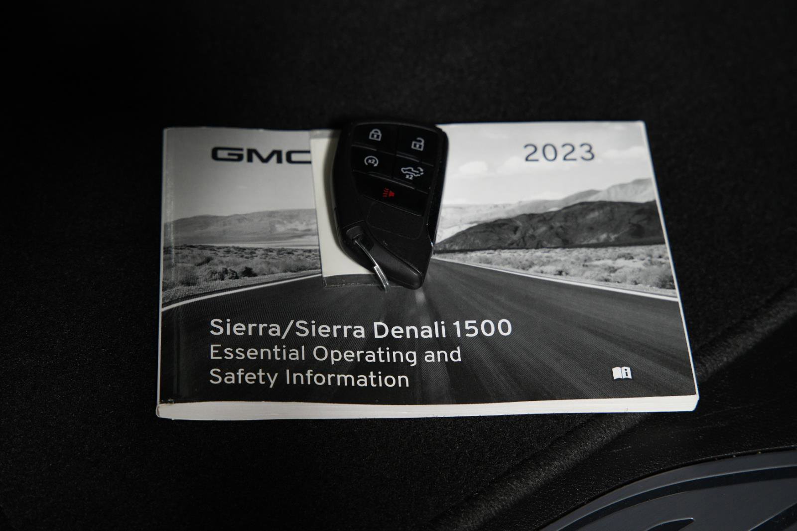 Used 2023 GMC Sierra 1500 SLT image 39