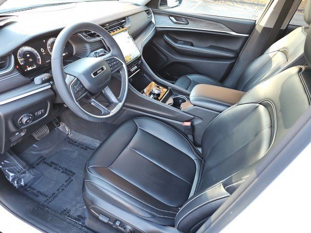 Used 2024 Jeep Grand Cherokee Limited image 20