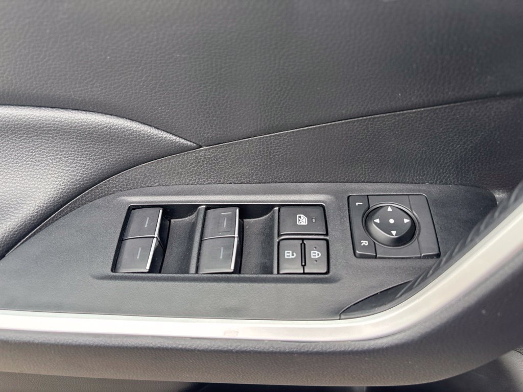 Used 2025 Toyota RAV4 XLE FWD image 28