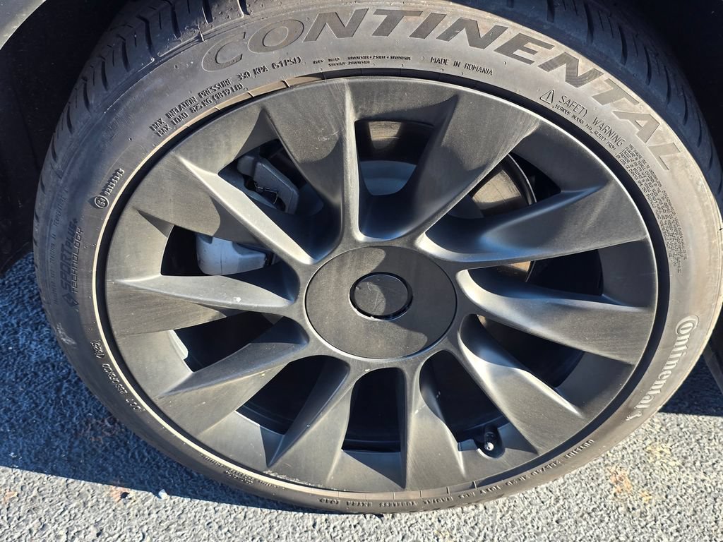 Used 2023 Tesla Model Y 2WD image 9