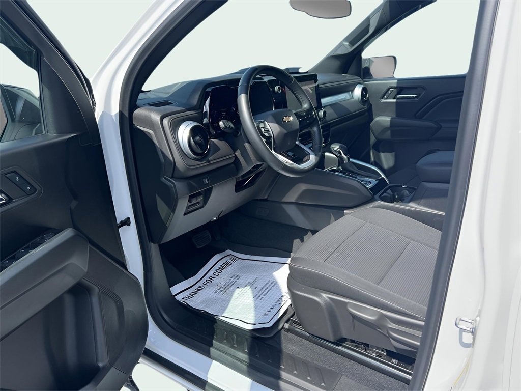 Used 2024 Chevrolet Colorado LT w/ LT Convenience Package image 7