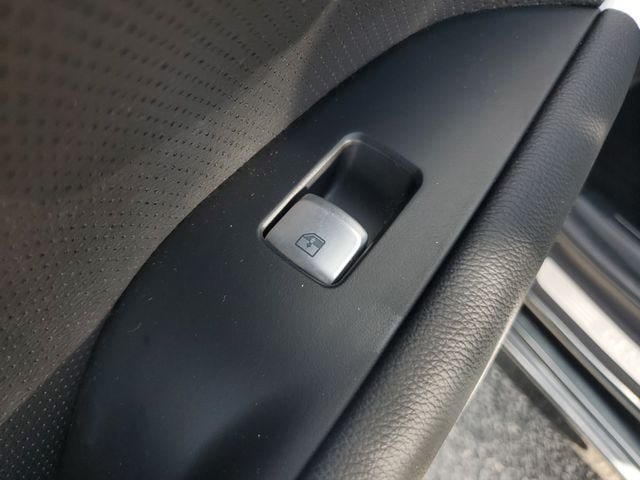 Used 2023 Genesis G70 3.3T RWD image 13