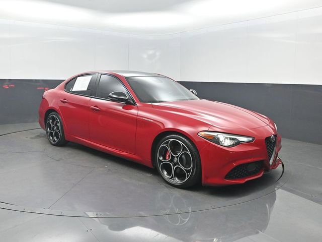 Used 2023 Alfa Romeo Giulia Veloce RWD image 34