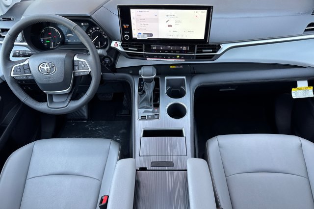 New 2026 Toyota Sienna XLE AWD/4WD image 15