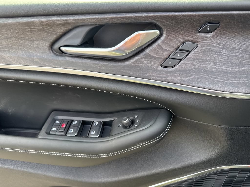 New 2025 Jeep Grand Cherokee L Overland w/ Luxury Tech Group IV AWD/4WD image 8