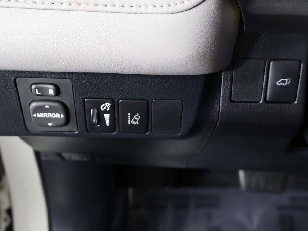 Used 2018 Toyota RAV4 Limited image 35