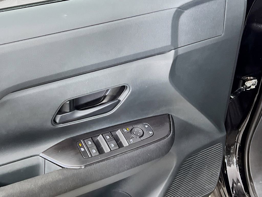 Used 2025 Nissan Kicks S image 14