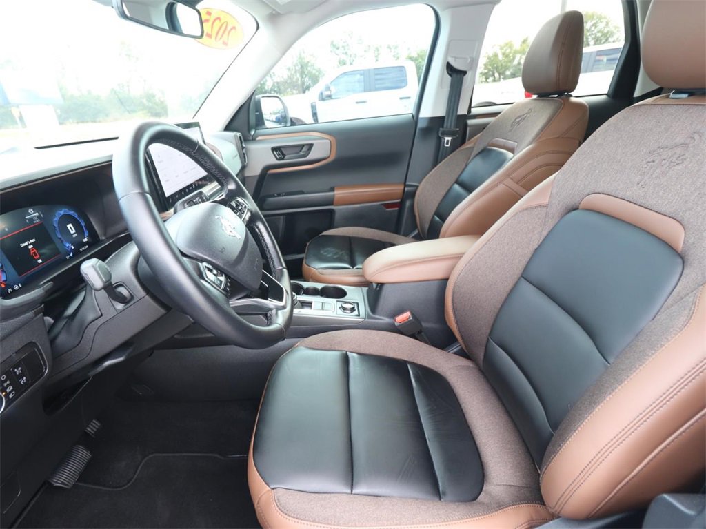 Used 2025 Ford Bronco Sport Outer Banks image 2