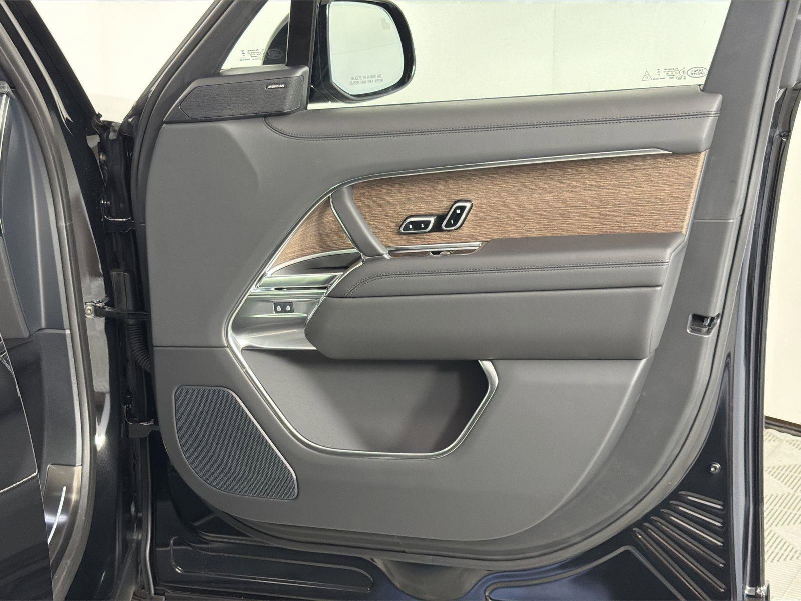 New 2026 Land Rover Range Rover SE image 31