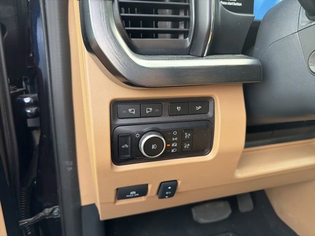 Used 2024 Ford F350 Lariat w/ Lariat Ultimate Package AWD/4WD image 8