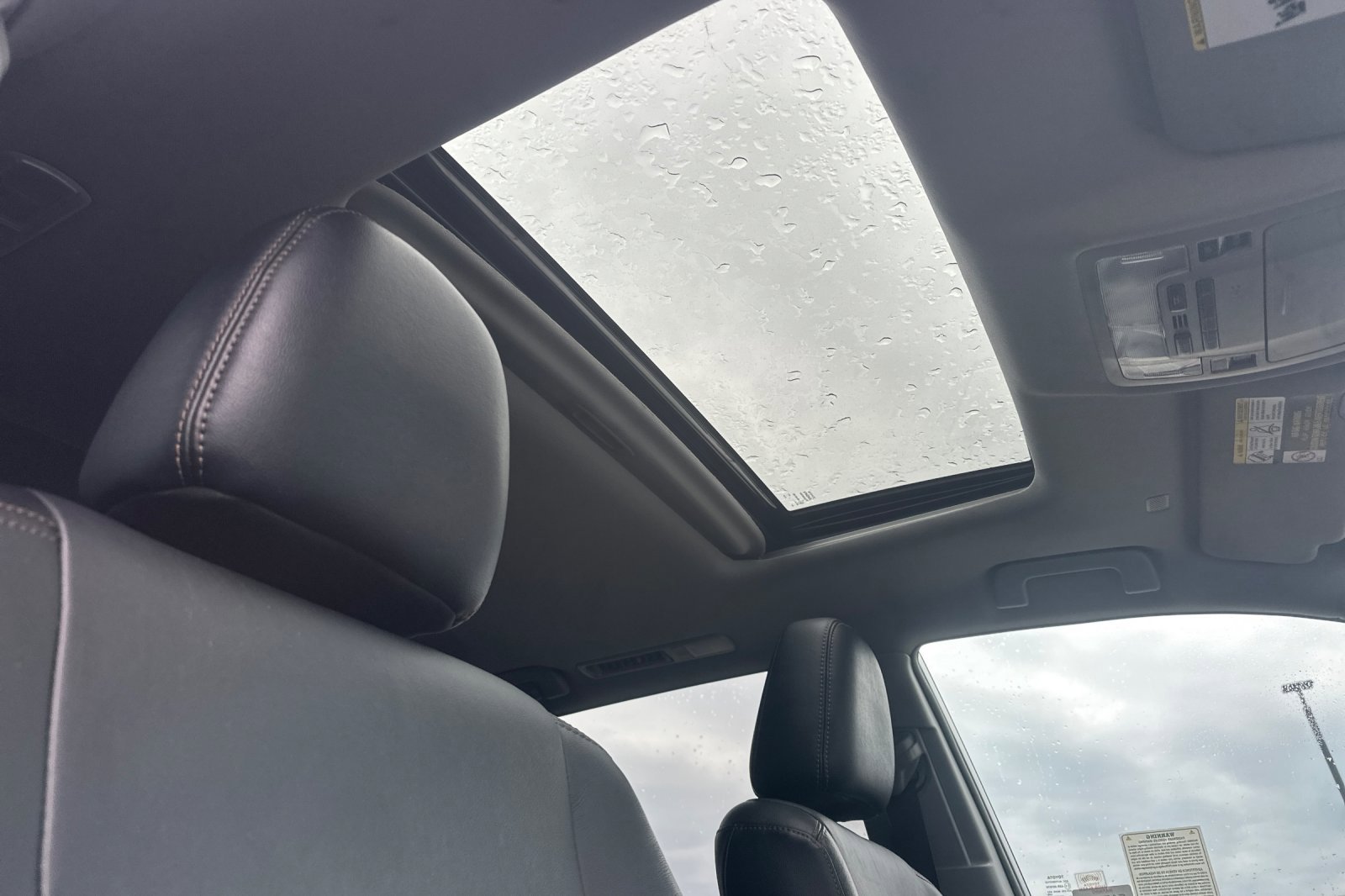 Used 2019 Toyota Highlander SE image 18