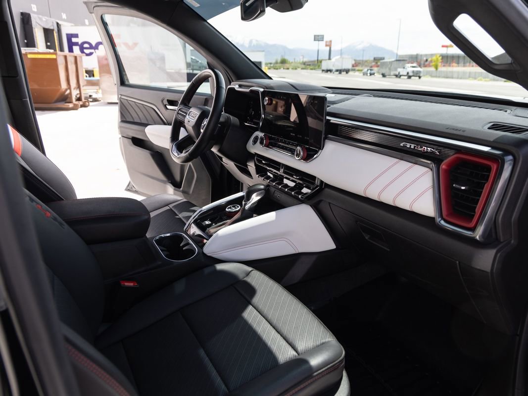 Used 2024 GMC Canyon AT4X AWD/4WD image 25