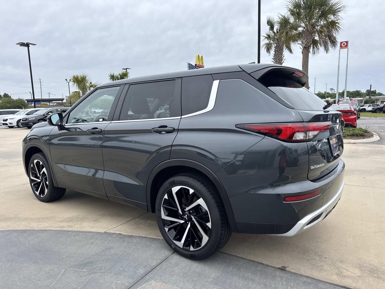 Used 2024 Mitsubishi Outlander SE AWD/4WD image 5