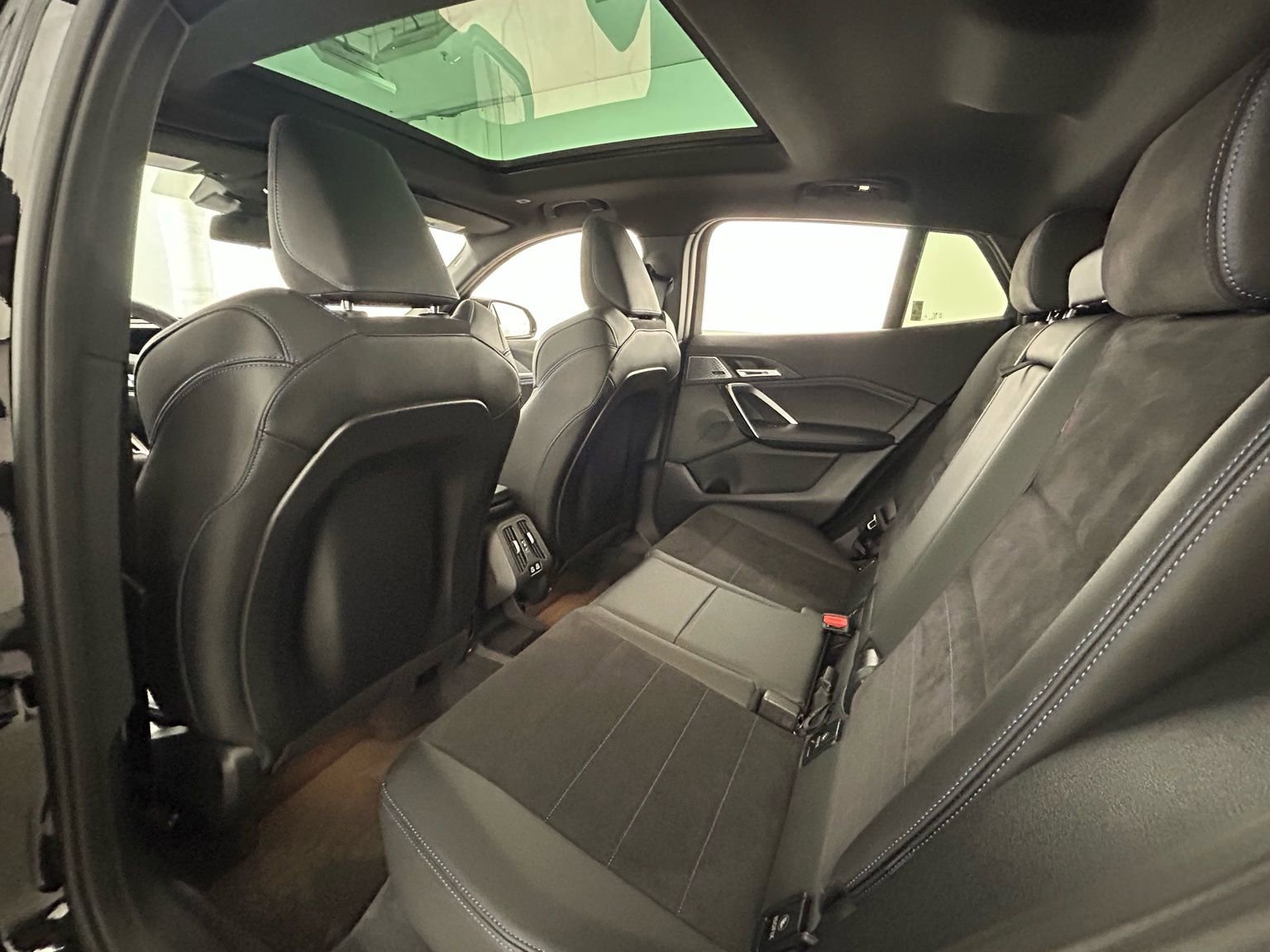Used 2025 BMW X2 M35i image 33