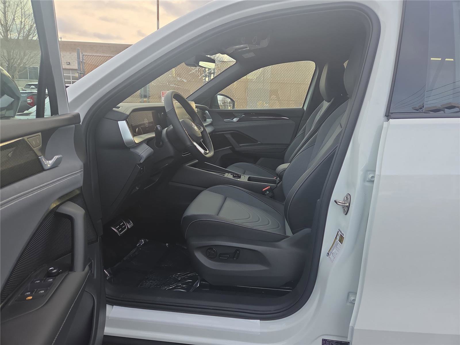 New 2026 Volkswagen Tiguan SE R-Line image 14