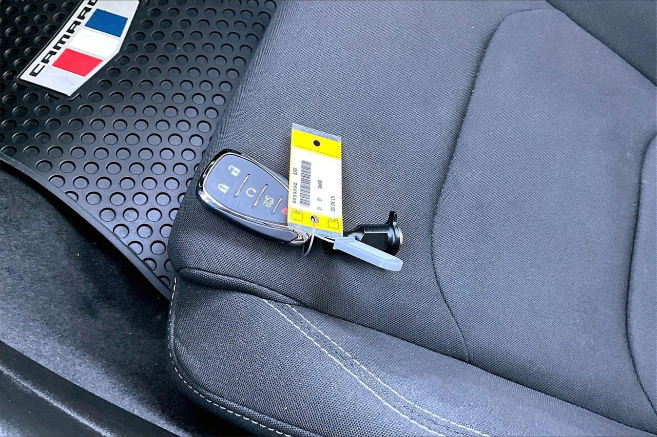 Used 2021 Chevrolet Camaro LT image 29