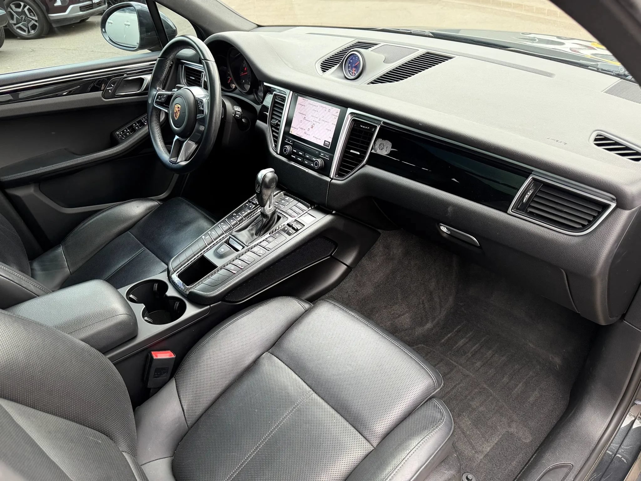 Used 2018 Porsche Macan Sport Edition AWD/4WD image 21