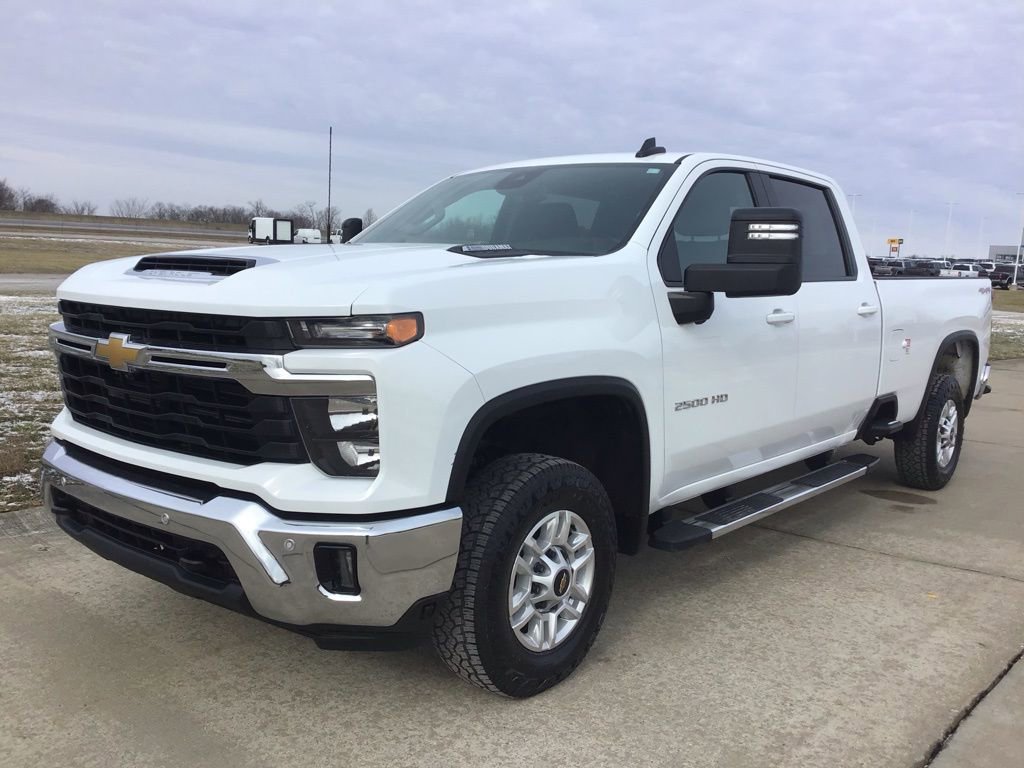 Used 2025 Chevrolet Silverado 2500 LT w/ Safety Package AWD/4WD image 3
