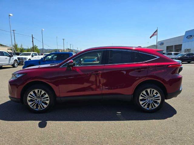 Used 2022 Toyota Venza XLE image 2