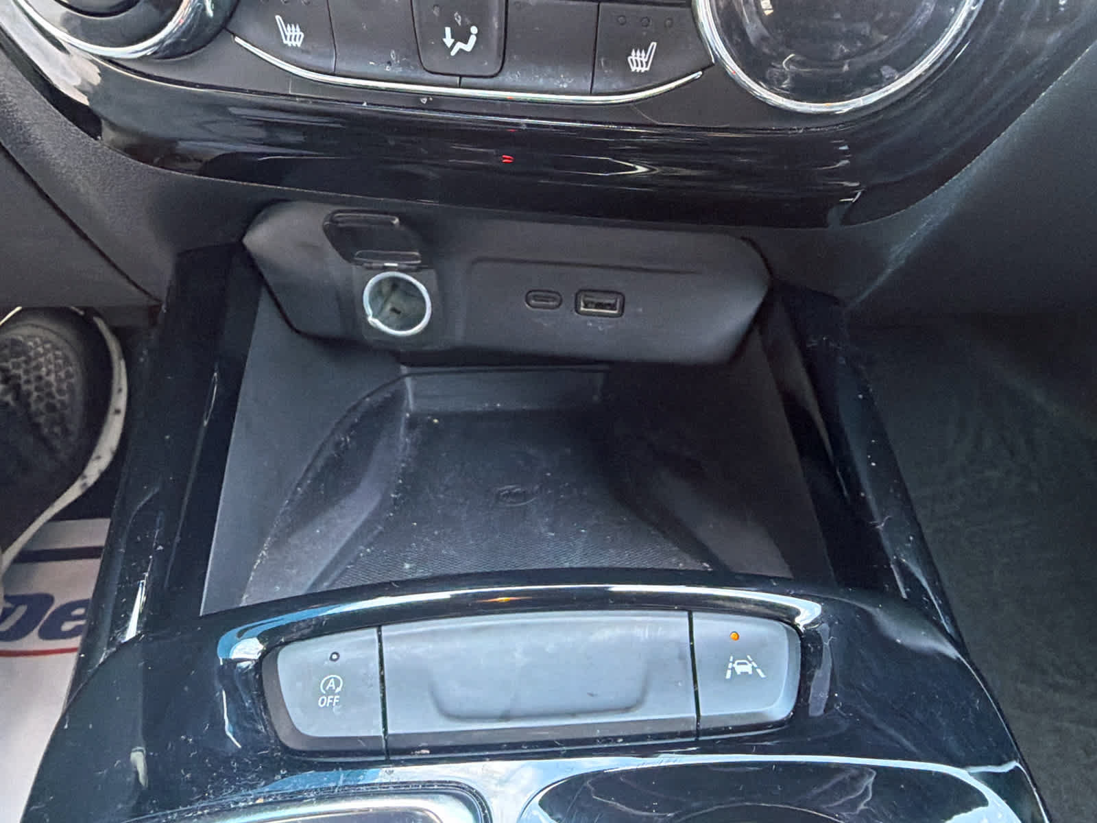 Used 2025 Chevrolet Trax RS w/ Sunroof Package FWD image 18