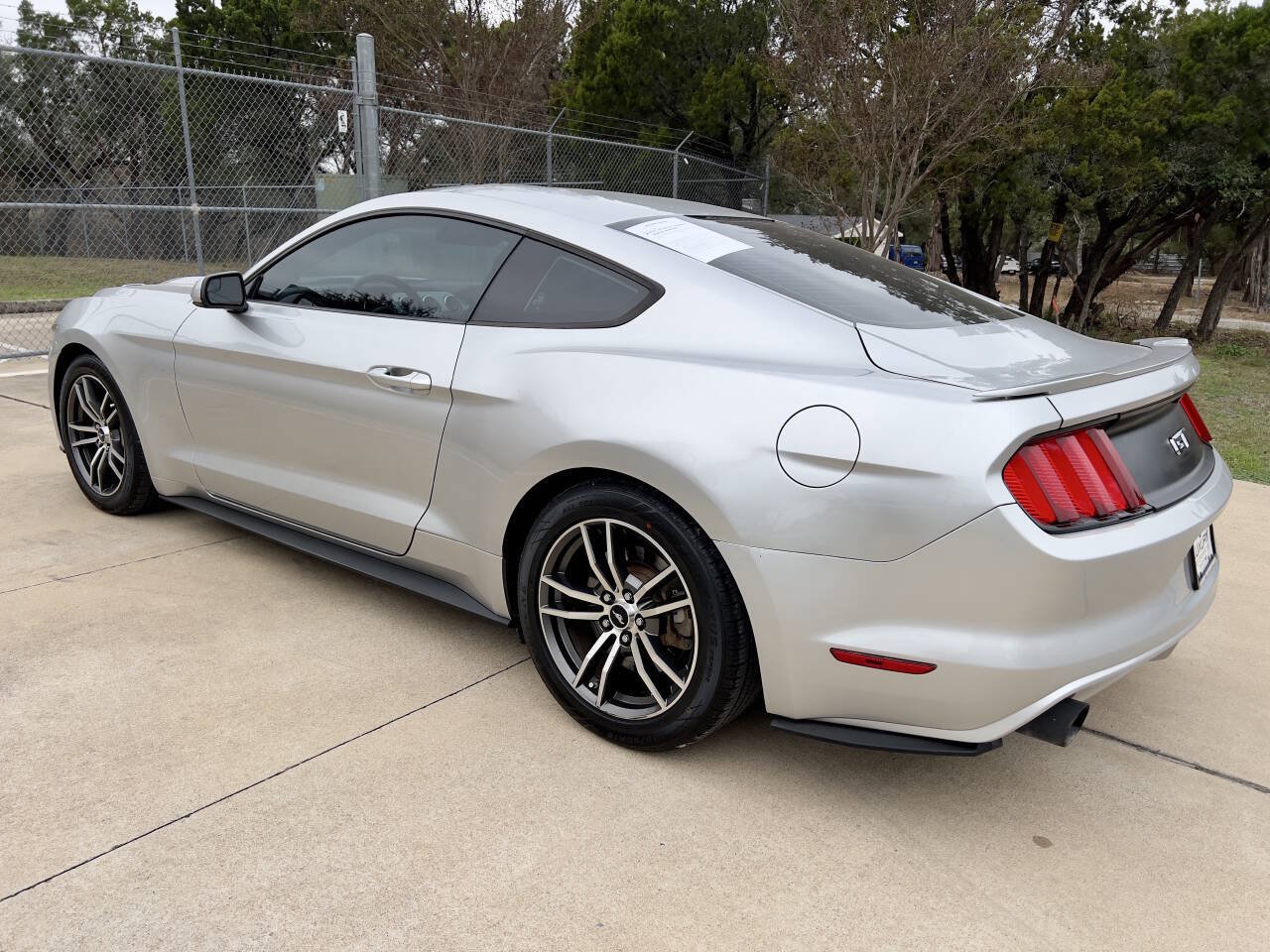 Used 2016 Ford Mustang GT RWD image 9