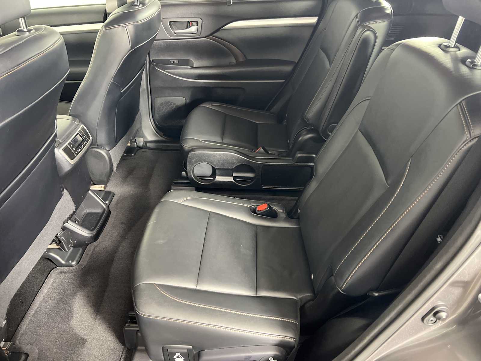 Used 2015 Toyota Highlander XLE FWD image 23