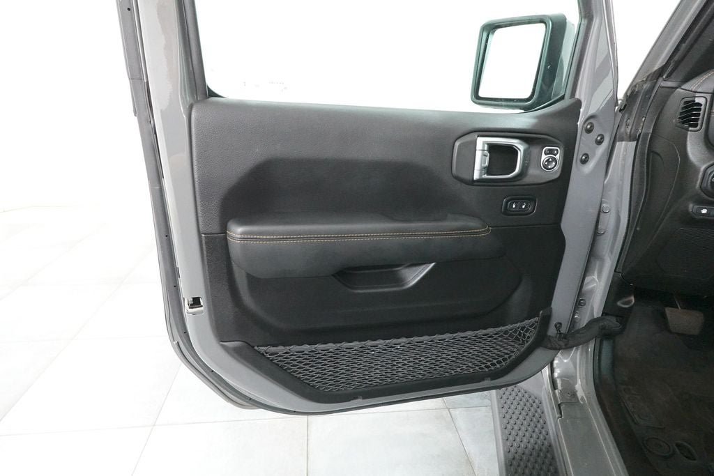 Used 2023 Jeep Wrangler Unlimited Sahara AWD/4WD image 25