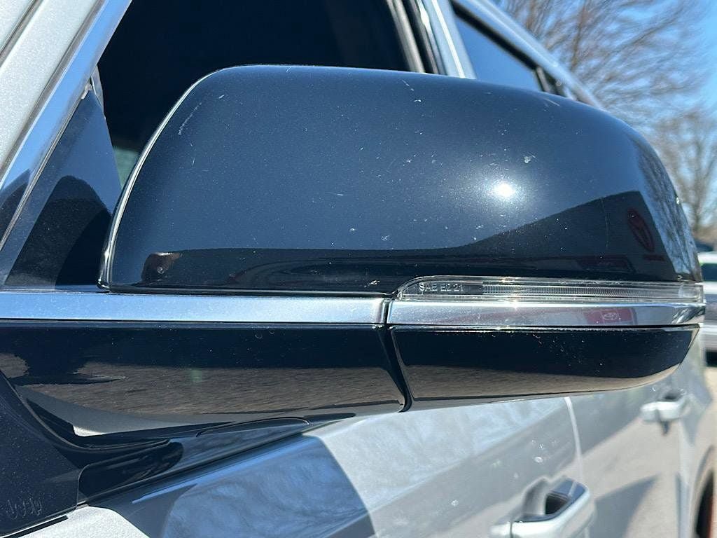 Used 2025 Jeep Wagoneer L Series II w/ 8-pass Seating Package AWD/4WD image 11