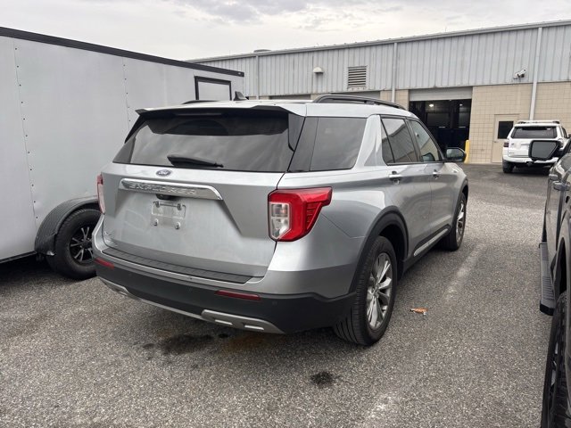 Used 2023 Ford Explorer XLT w/ Equipment Group 202A image 3
