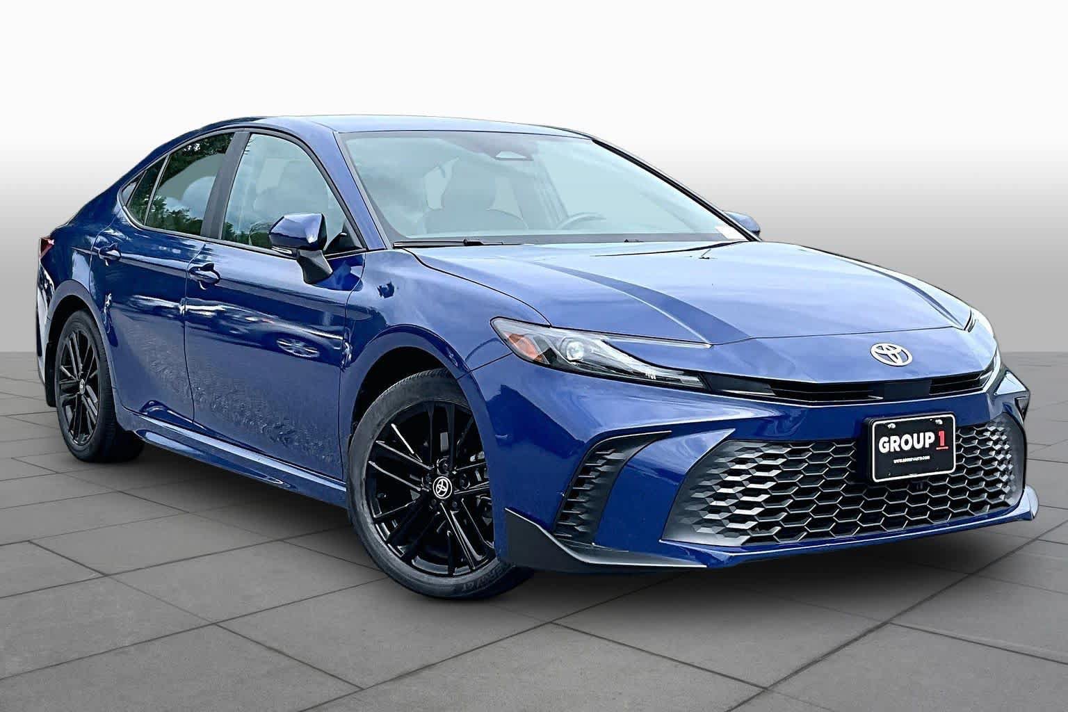 Used 2025 Toyota Camry SE AWD/4WD image 2