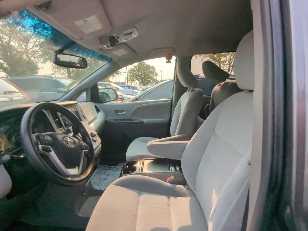 Used 2016 Toyota Sienna LE AWD/4WD image 6