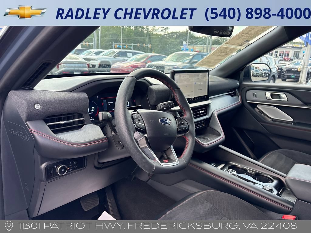 Used 2025 Ford Explorer ST AWD/4WD image 4