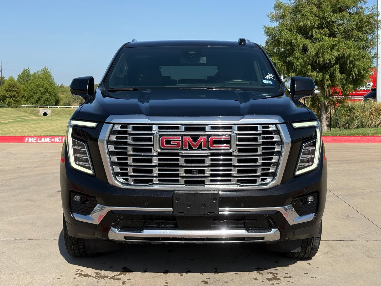 Used 2025 GMC Yukon XL Denali AWD/4WD image 2