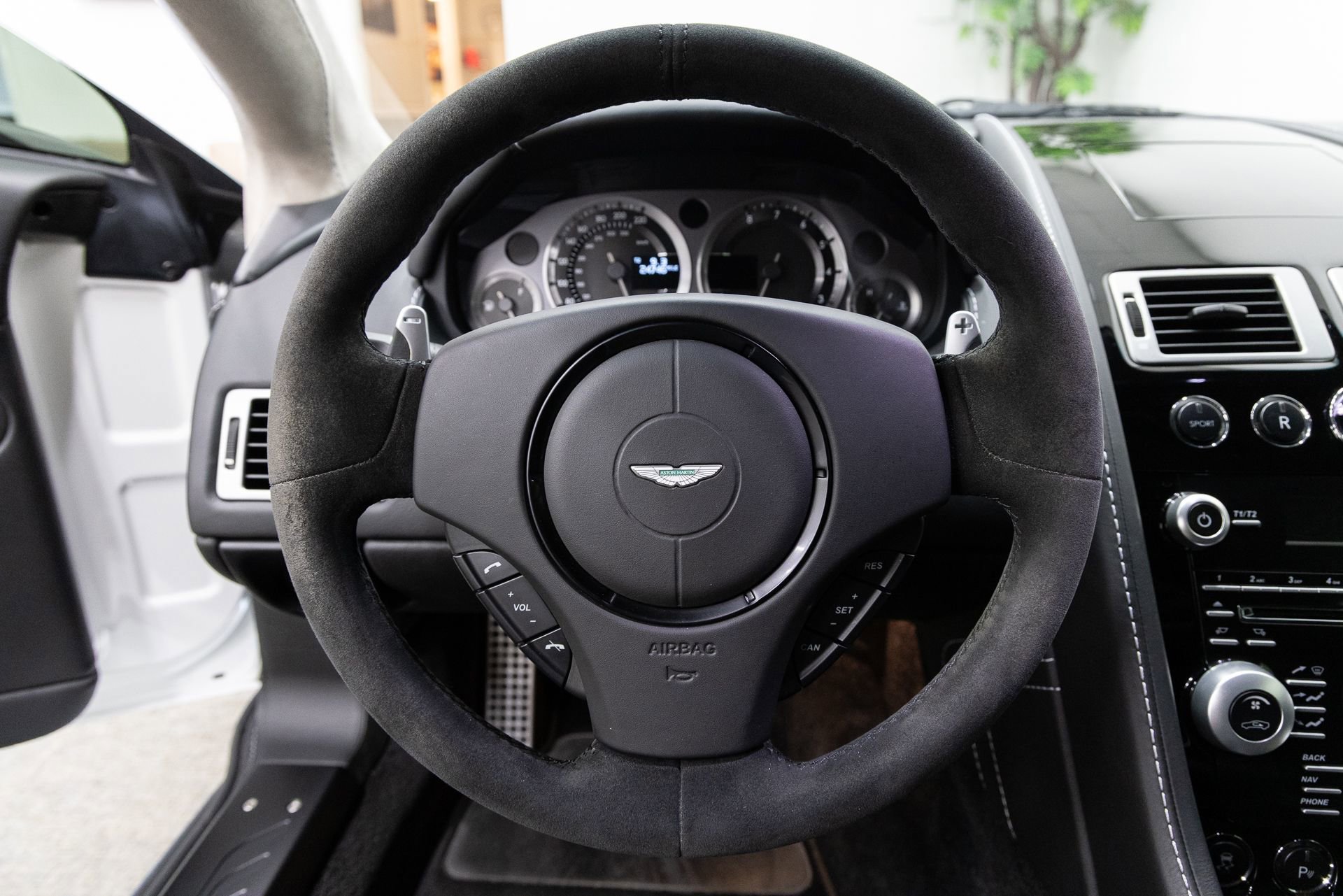 Used 2011 Aston Martin V8 Vantage S RWD image 13
