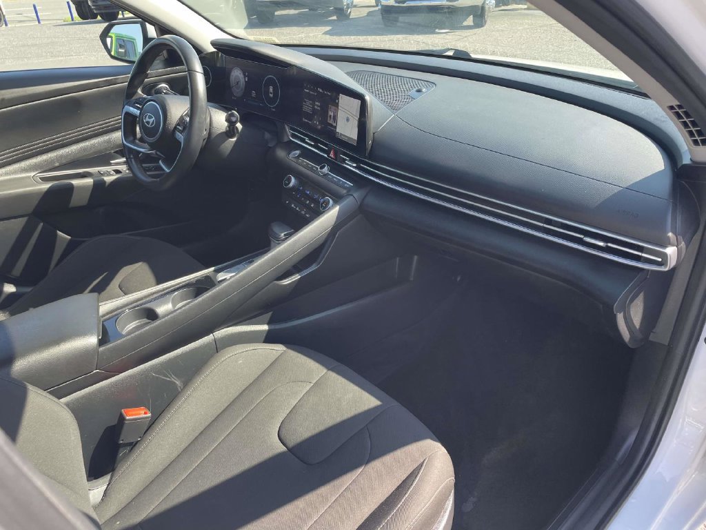 Used 2025 Hyundai Elantra SEL FWD image 14