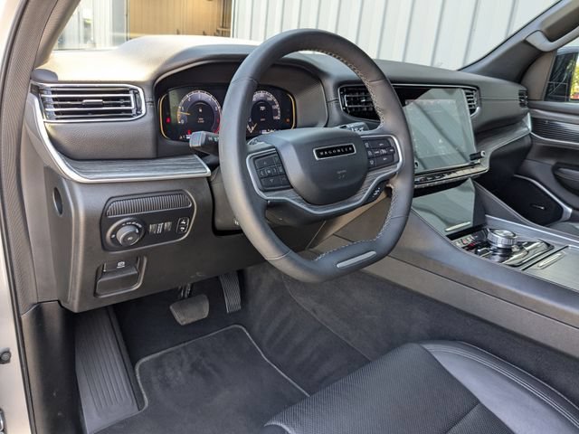 Used 2024 Jeep Wagoneer Series II w/ Flexible Seating Group AWD/4WD image 10