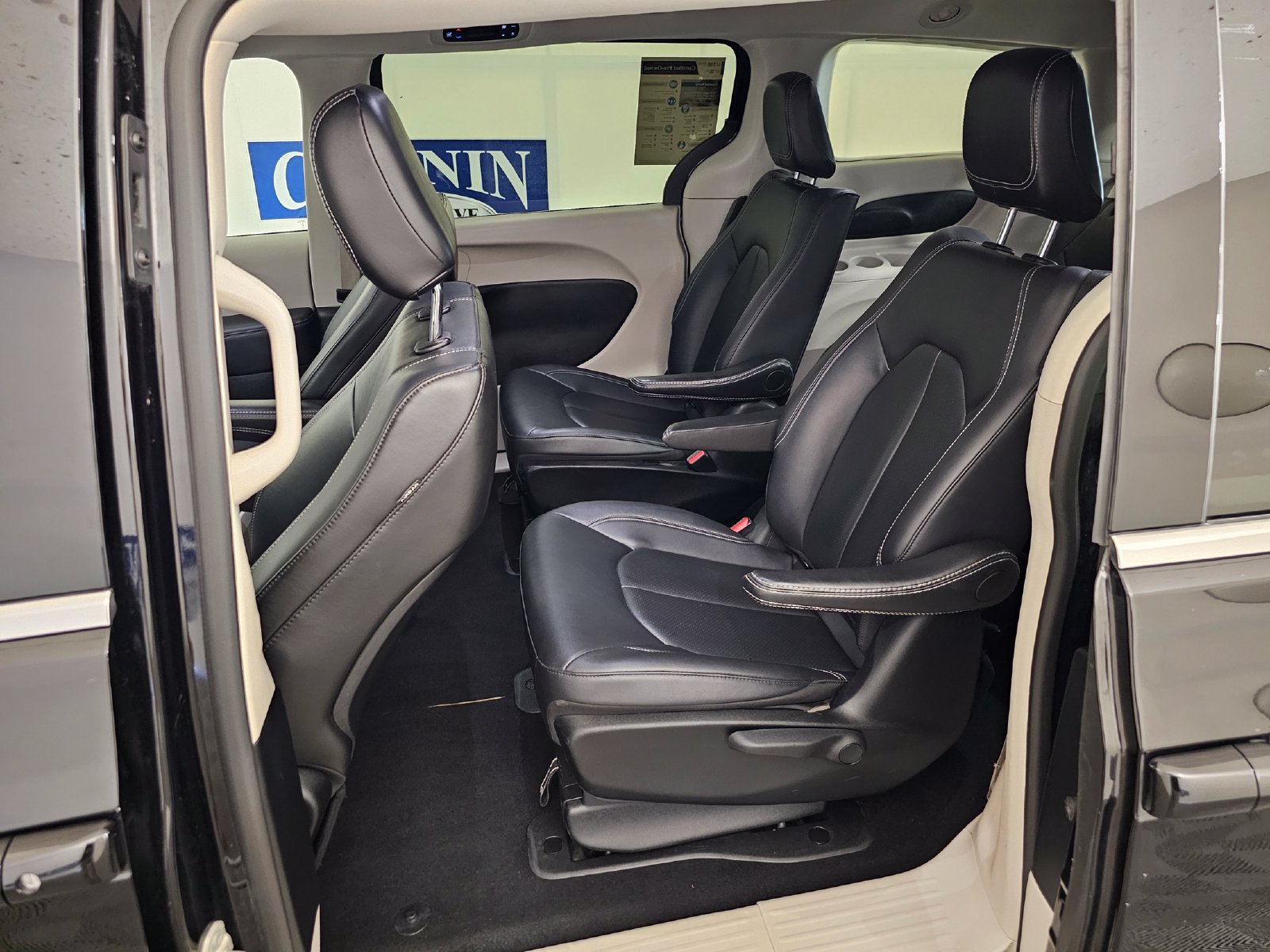 Used 2024 Chrysler Pacifica Limited FWD image 20