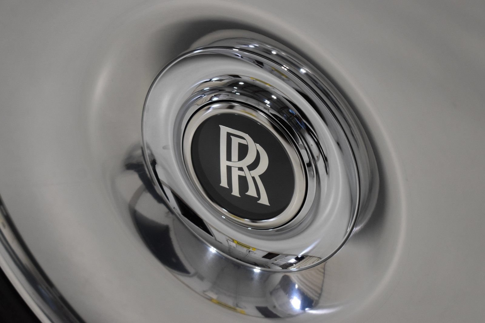 New 2027 Rolls-Royce Phantom Sedan RWD image 16