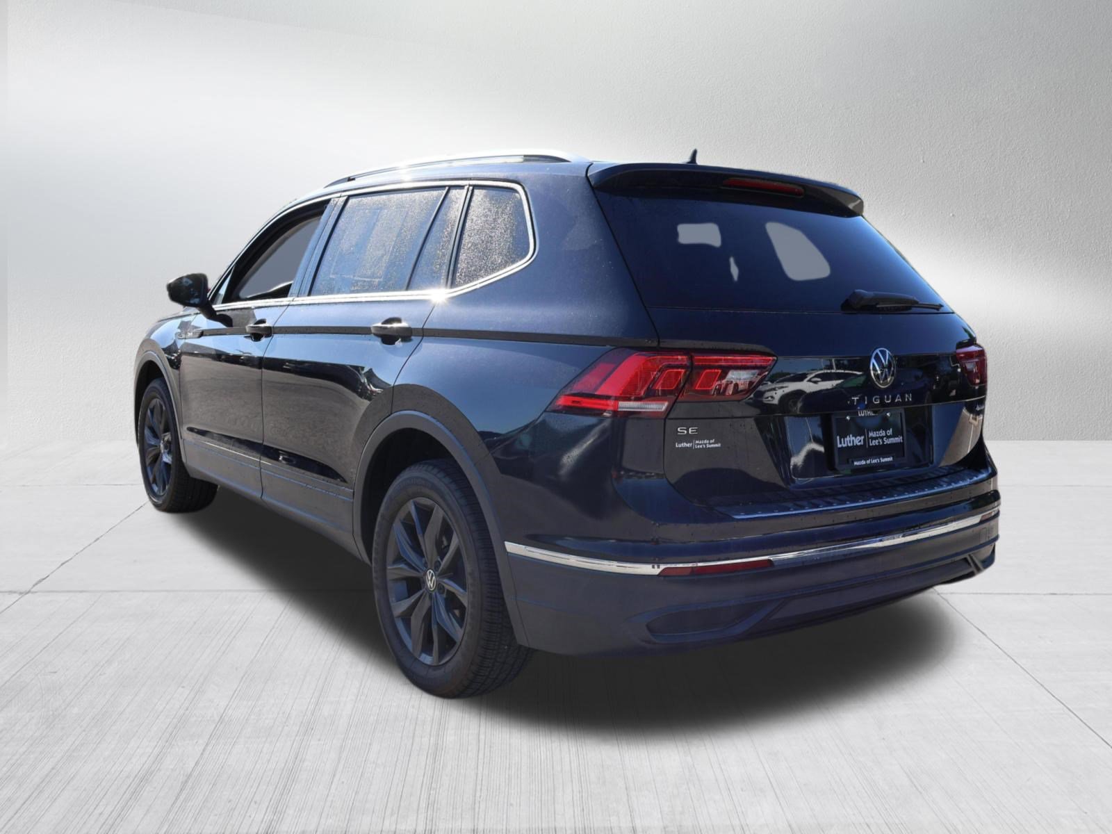 Used 2022 Volkswagen Tiguan SE w/ Panoramic Sunroof Package AWD/4WD image 5