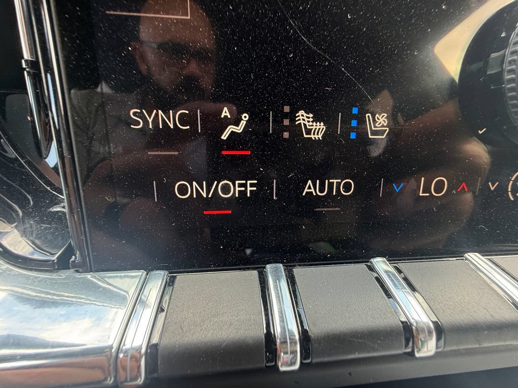 Used 2025 GMC Yukon Denali AWD/4WD image 34