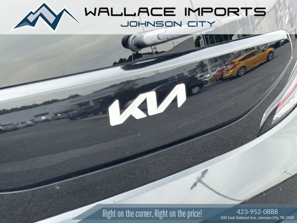 Used 2024 Kia Soul LX w/ Option Group 015 FWD image 10