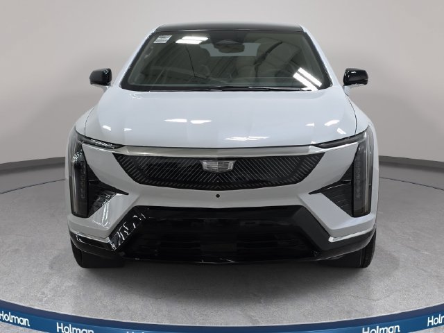 New 2027 Cadillac Optiq Luxury w/ LPO, Floor Liner Package AWD/4WD image 2