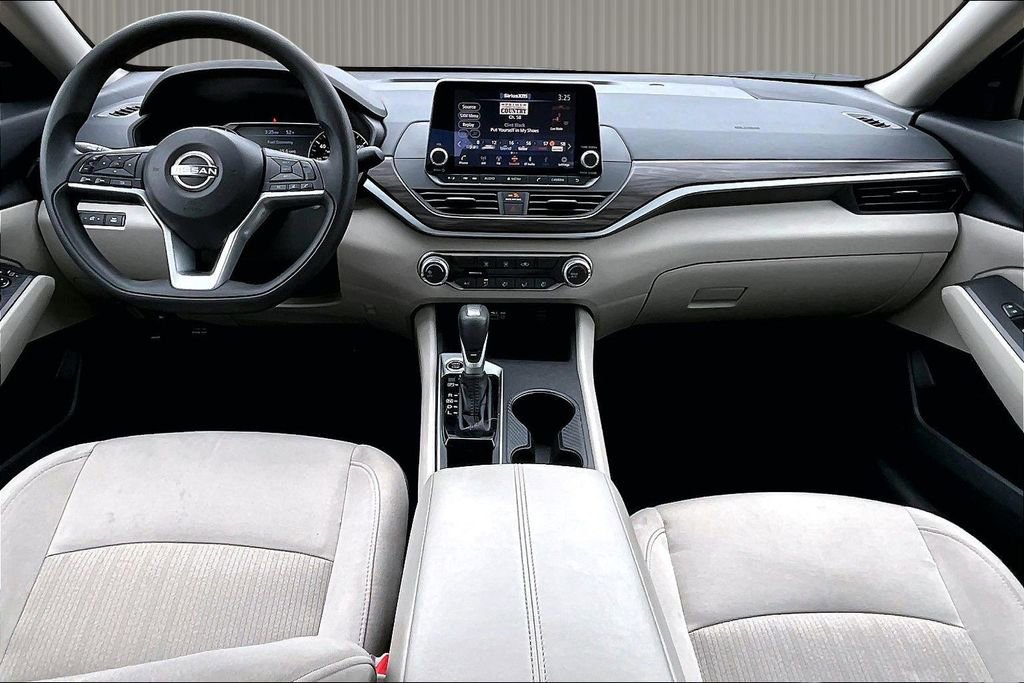 Used 2025 Nissan Altima 2.5 SV image 16