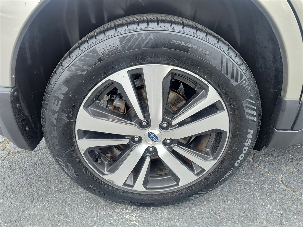 Used 2018 Subaru Outback 2.5i Limited AWD/4WD image 11