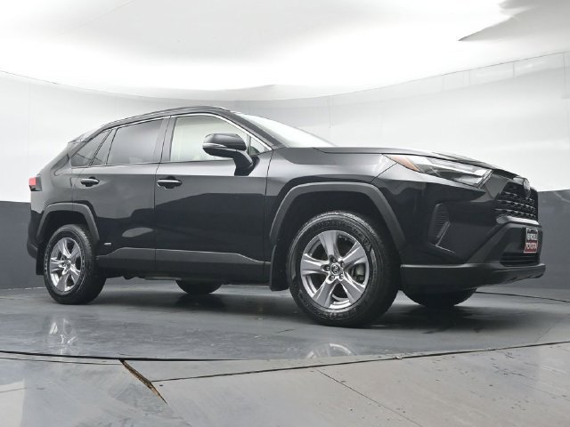 Certified 2025 Toyota RAV4 XLE AWD/4WD image 34