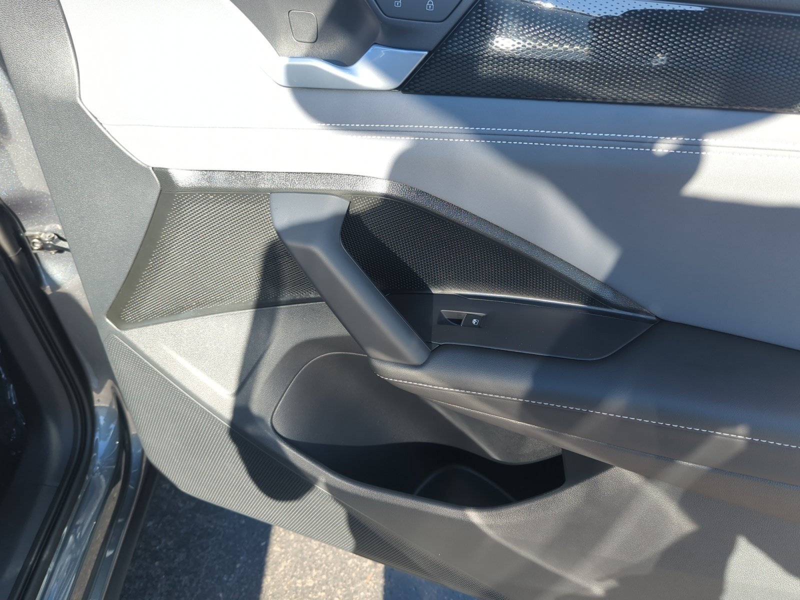 New 2026 Volkswagen Tiguan SE R-Line FWD image 16