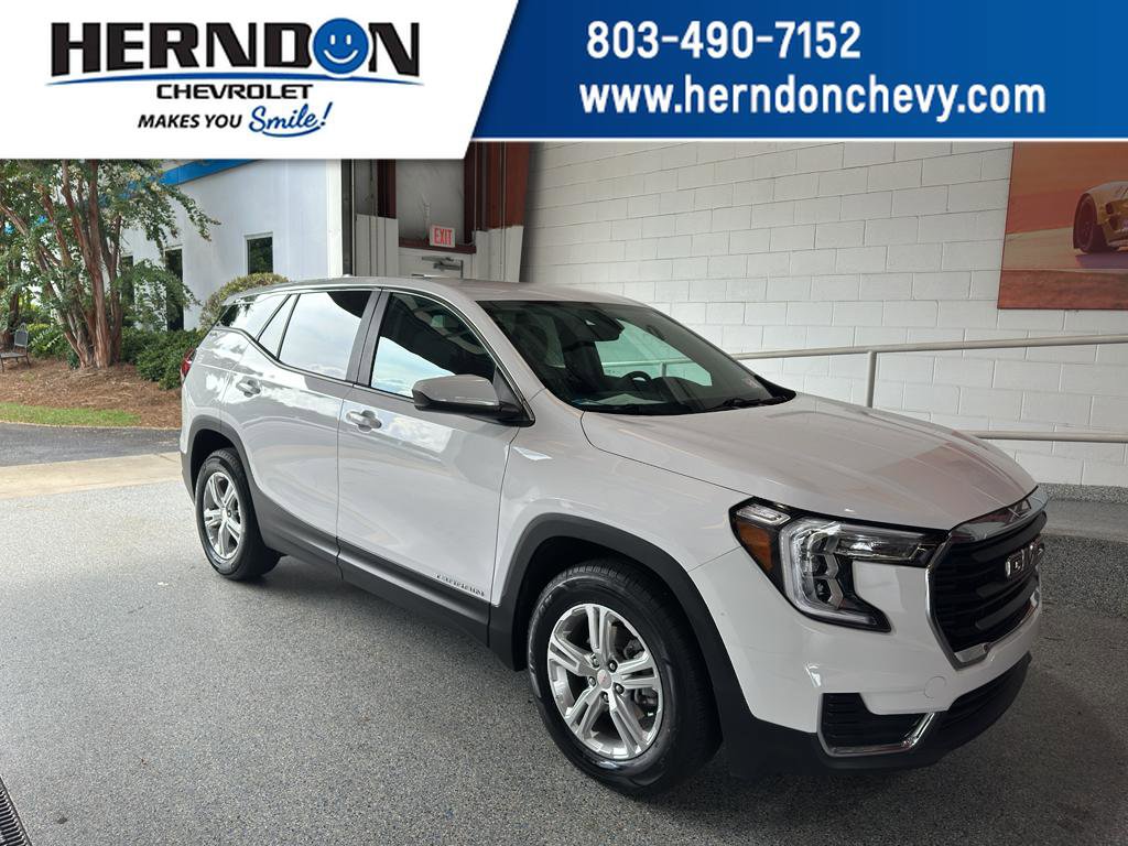 Used 2024 GMC Terrain SLE image 1