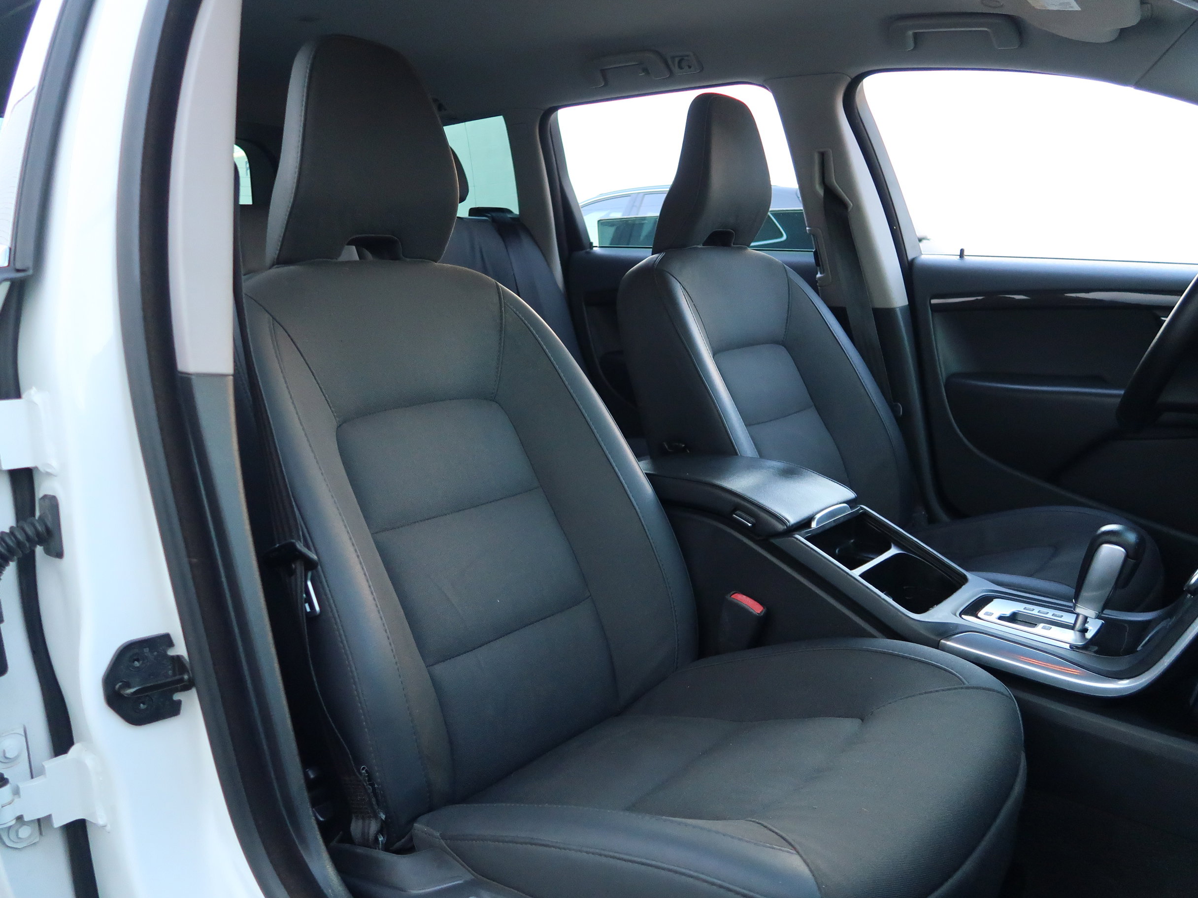 Used 2011 Volvo XC70 3.2 image 13