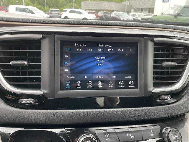Used 2018 Chrysler Pacifica Touring Plus w/ Tire & Wheel Group FWD image 23