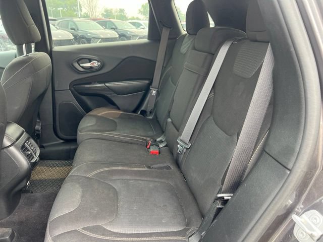 Used 2016 Jeep Cherokee Latitude w/ Cold Weather Group AWD/4WD image 14